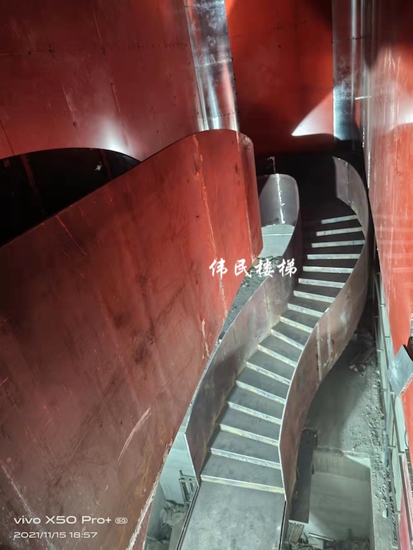 鋼架樓梯廠家定制的飛天大樓梯