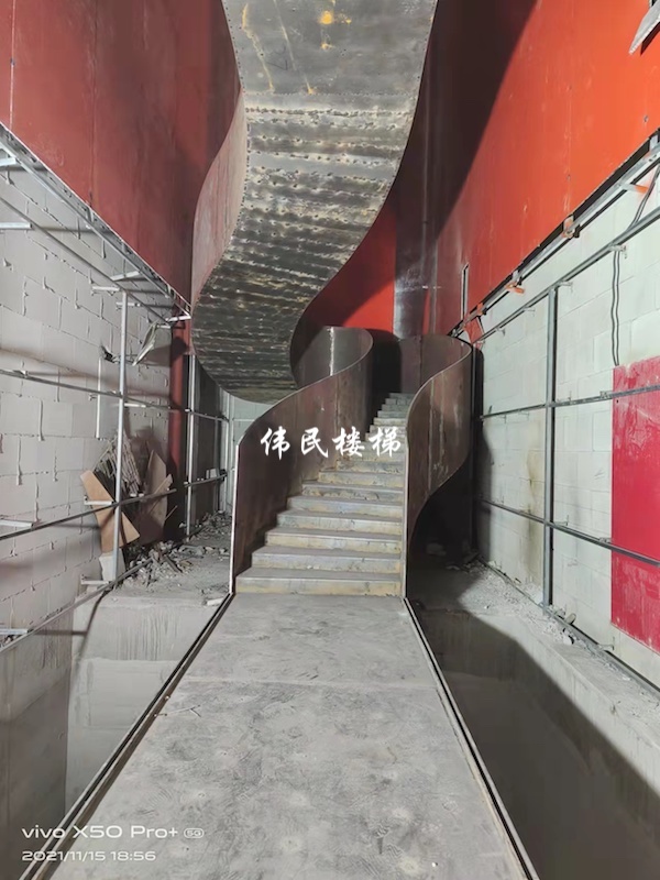 鋼架樓梯廠家定制的飛天大樓梯