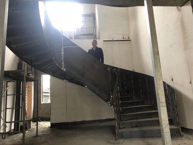 杭州旋轉樓梯配這棟別墅是不是很漂亮？