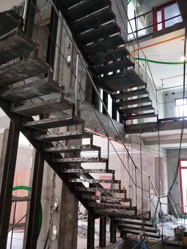 杭州懸浮樓梯在大華西溪施工處理