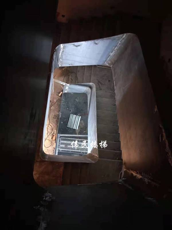 杭州鋼架樓梯不僅用在家庭,辦公場所也很合適