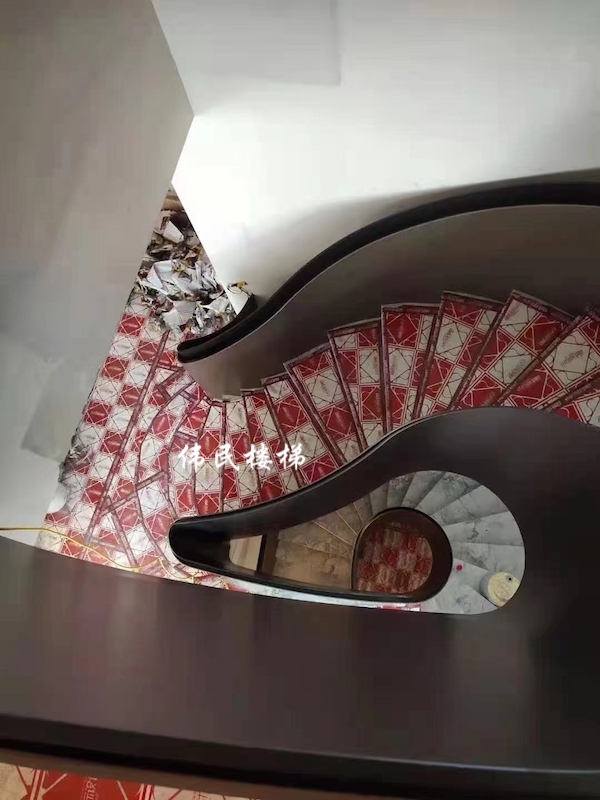 杭州鋼架樓梯中柱式和板式的哪種更好呢?